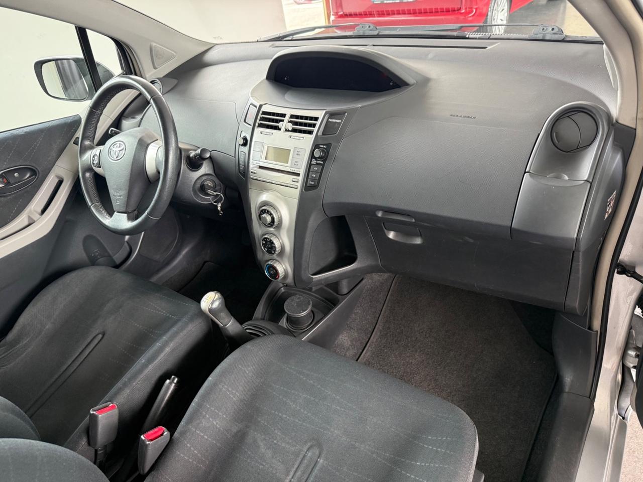 Toyota Yaris 1.0 5 porte Sol ok neopatentati