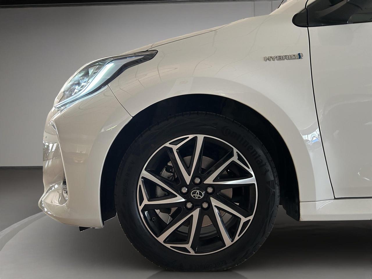 Toyota Yaris 1.5h Lounge