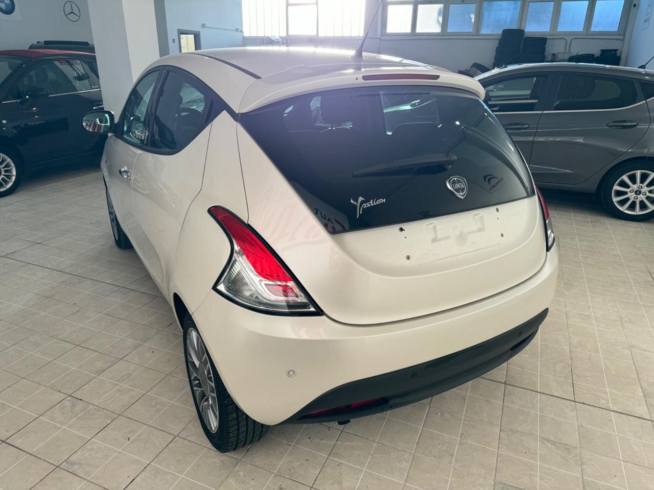 Lancia Ypsilon 0.9 TwinAir 85 CV 5 porte S&S Platinum