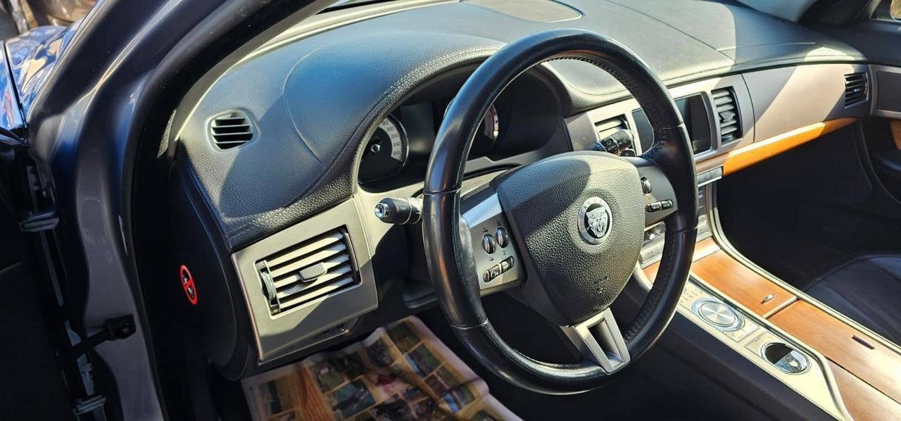 Jaguar XF 2.7D V6 Premium Luxury