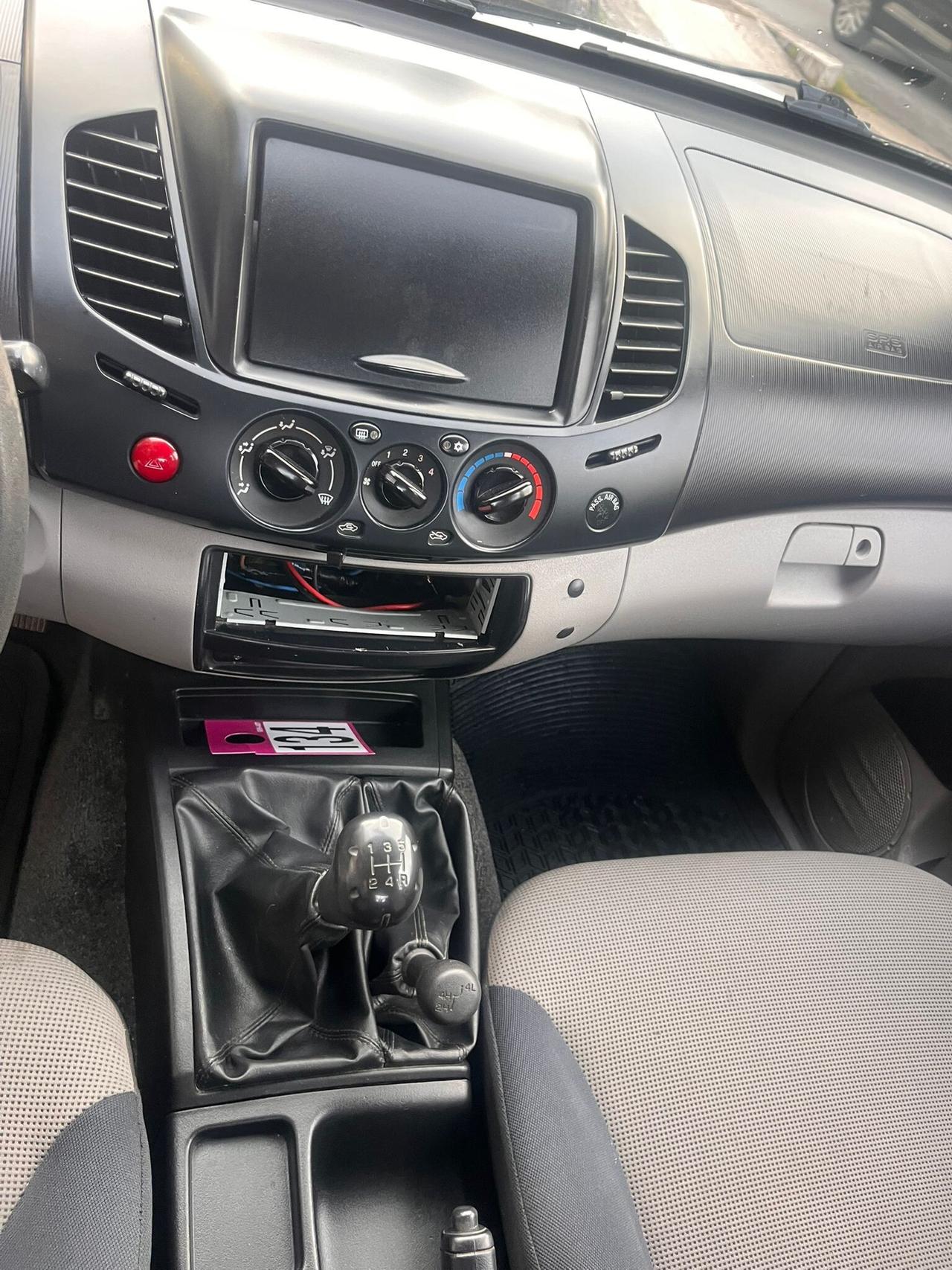 MITSUBISHI L200 2.5 DI-D-136CV DC Invite Plus