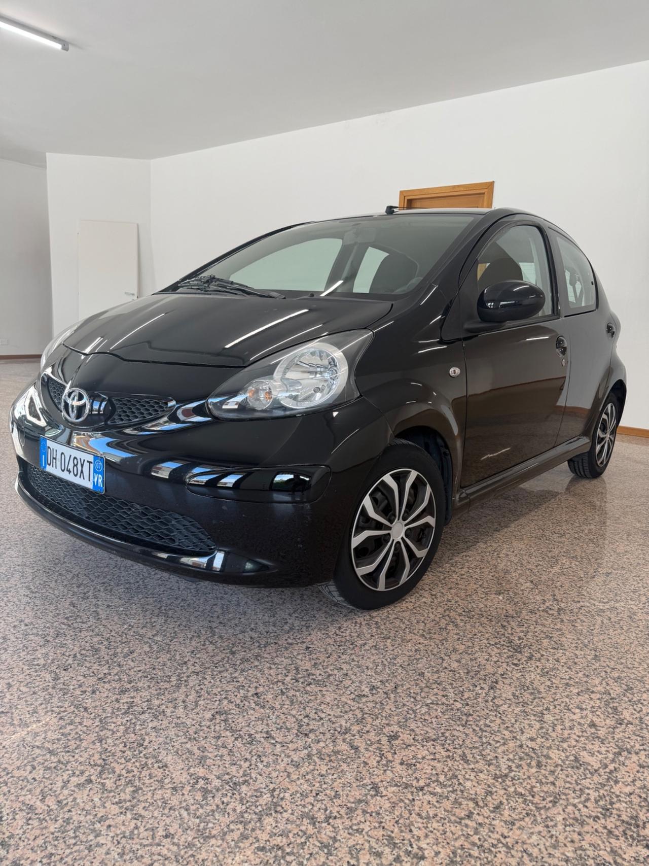 Toyota Aygo 1.0 12V VVT-i 5 porte Sol