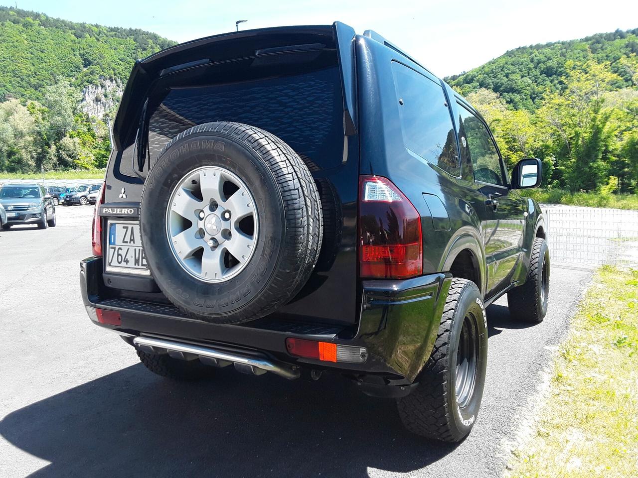 Mitsubishi Pajero 2.5 TDI 3p. Instyle
