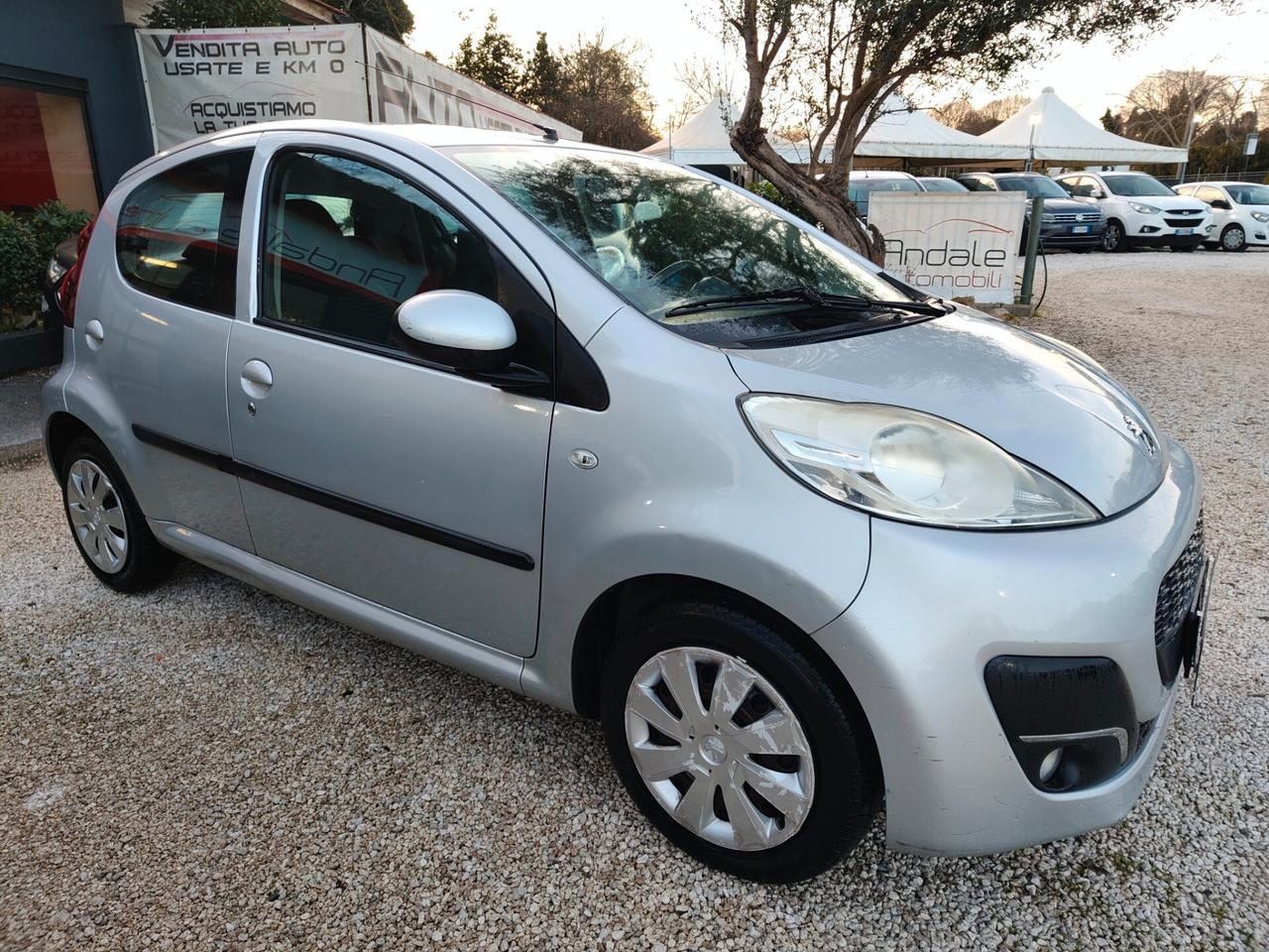 Peugeot 107 1.0 68CV 5p. CAMBIO AUTOMATICO SOLO 79000KM UNIPRO