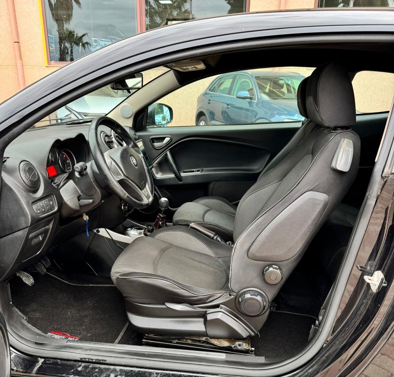 Alfa Romeo MiTo 1.6 JTDm 16V Distinctive Sport Pack