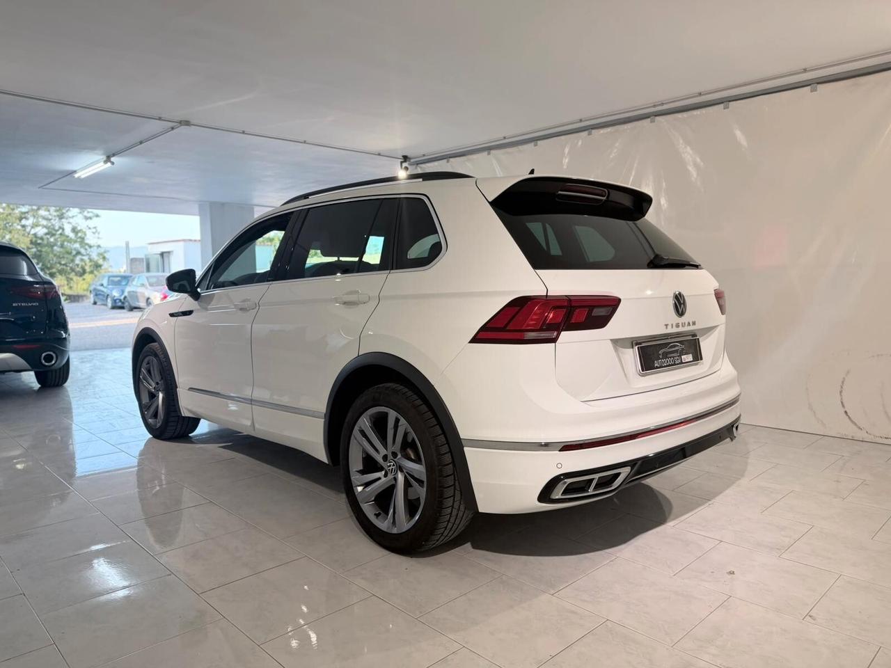 VOLKSWAGEN TIGUAN R-LINE AUTOMATICA IVA ESPOSTA