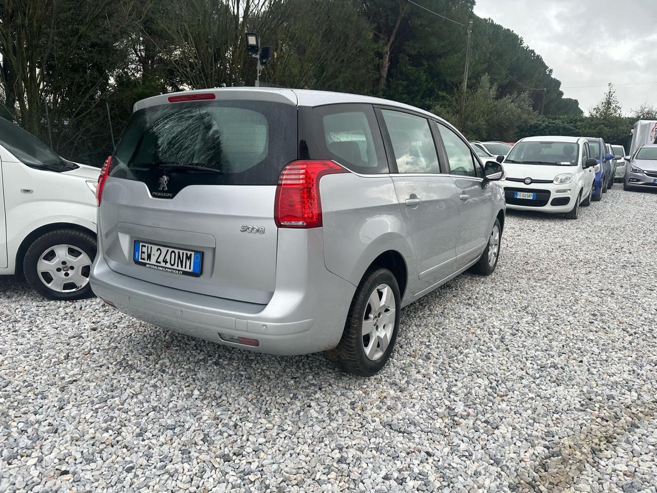 Peugeot 5008 1.6 HDi 115CV Business 7 Posti