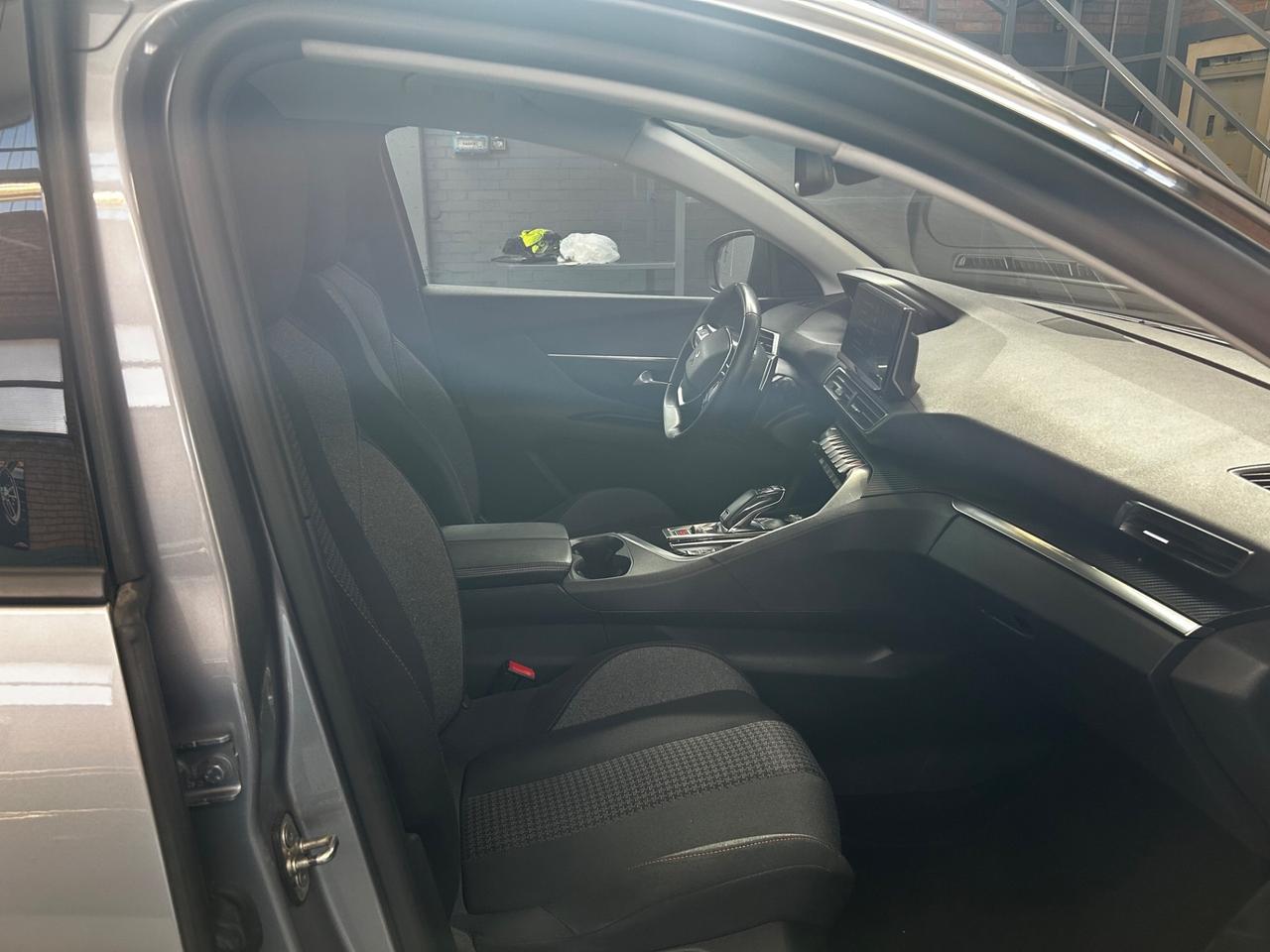 Peugeot 3008 BlueHDi 130 EAT8 Business neopatentanti