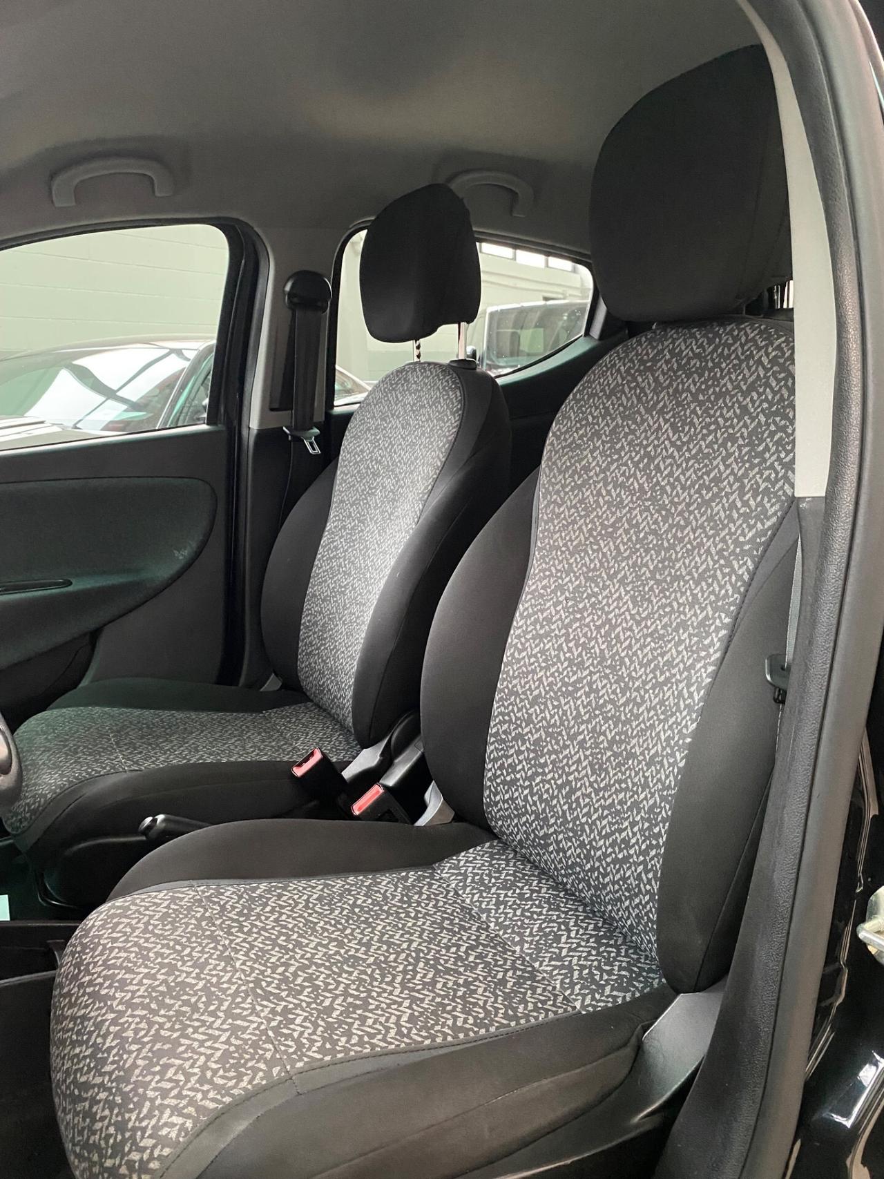 Lancia Ypsilon Hybrid Firefly