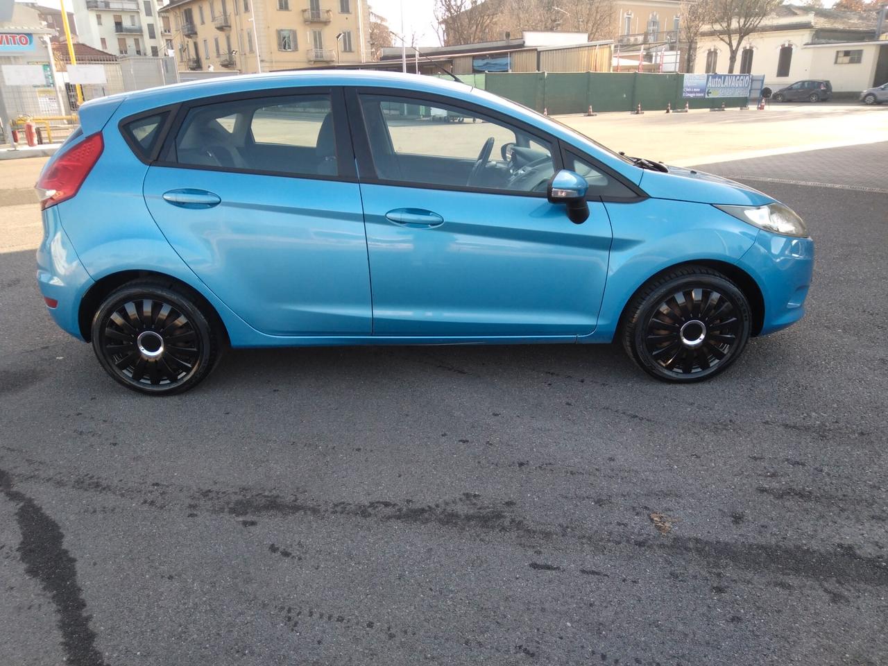 Ford Fiesta 1.4 TDCi 70CV 5 porte Titanium x neopatentati