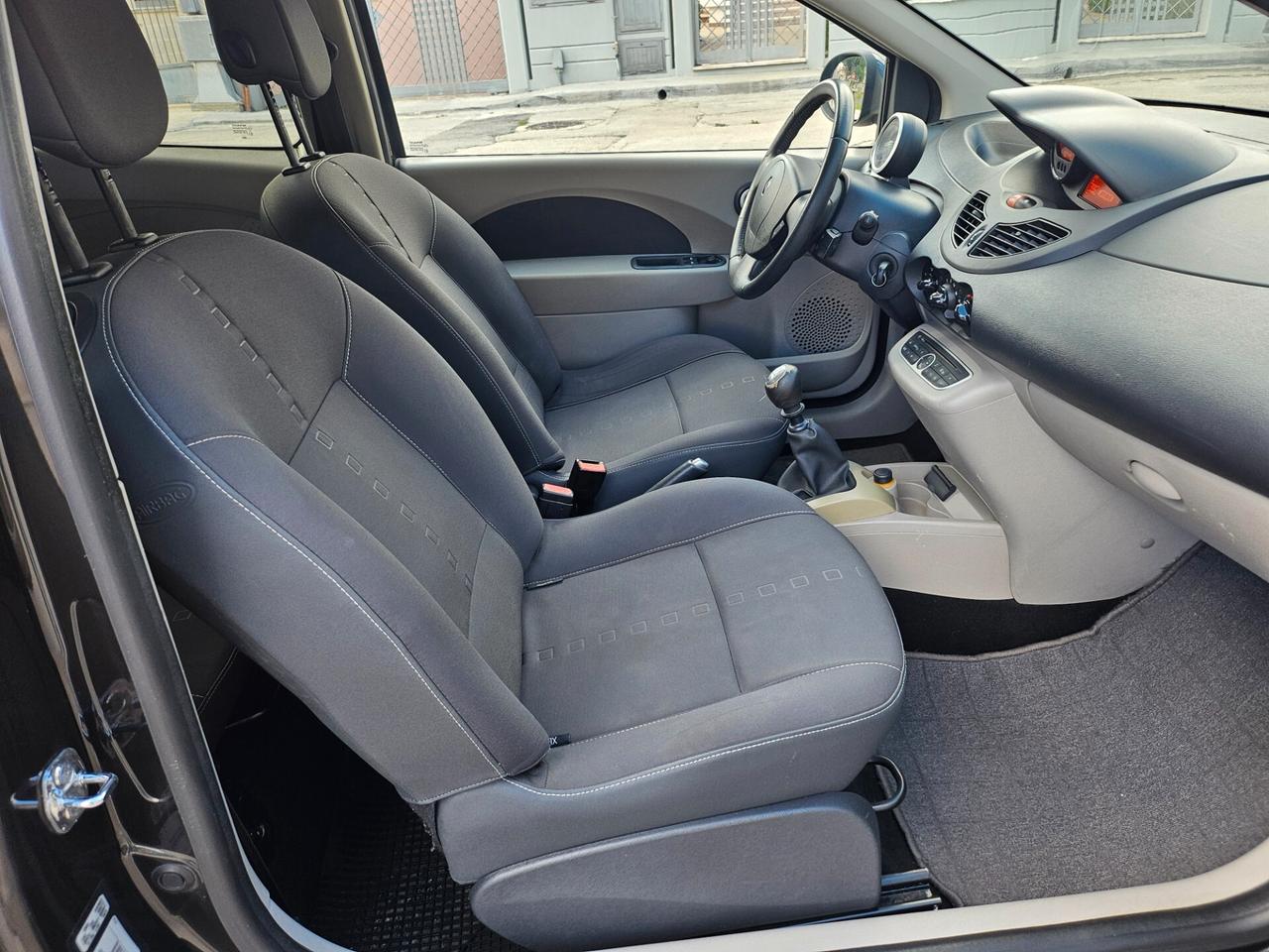 Renault Twingo 1.2 8V Dynamique (43 kw) 58cv