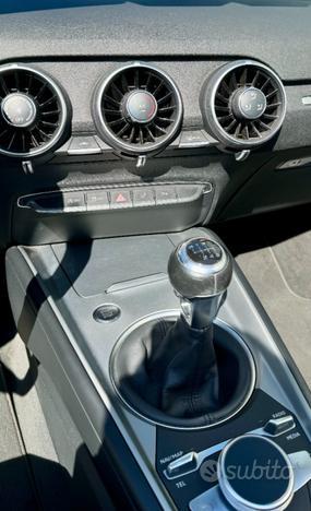 AUDI TT Roadster 2.0 TDI ultra Design