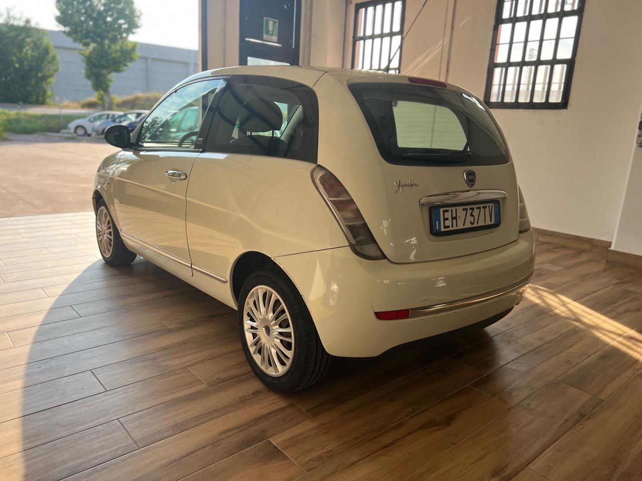 Lancia Ypsilon 1.3 MJT 75 CV Unyca