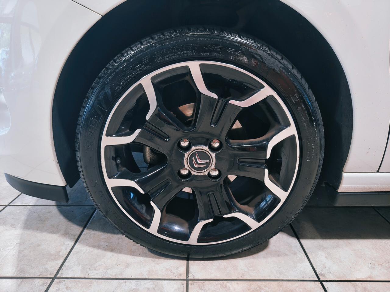 DS3 3 1.2 VTi 82 Chic 110.000 KM