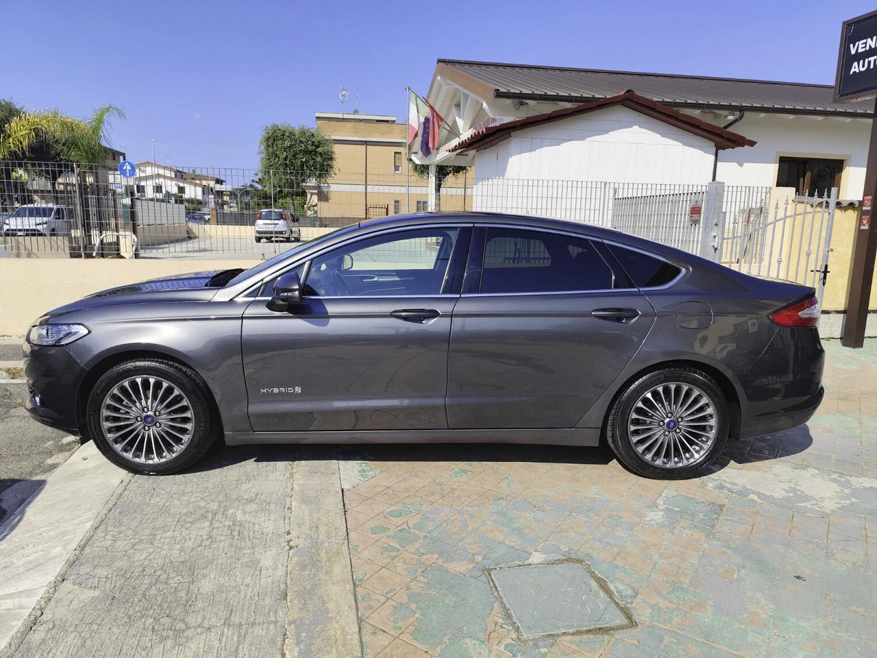 Ford Mondeo Full Hybrid 2.0 187 CV eCVT 4 porte Titanium Business