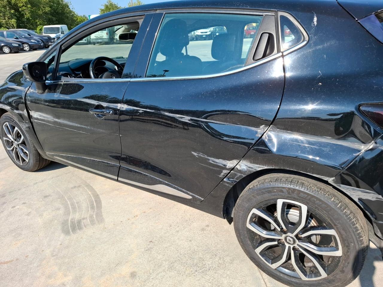 Renault Clio 1.5 dCi 90CV - SINISTRATA