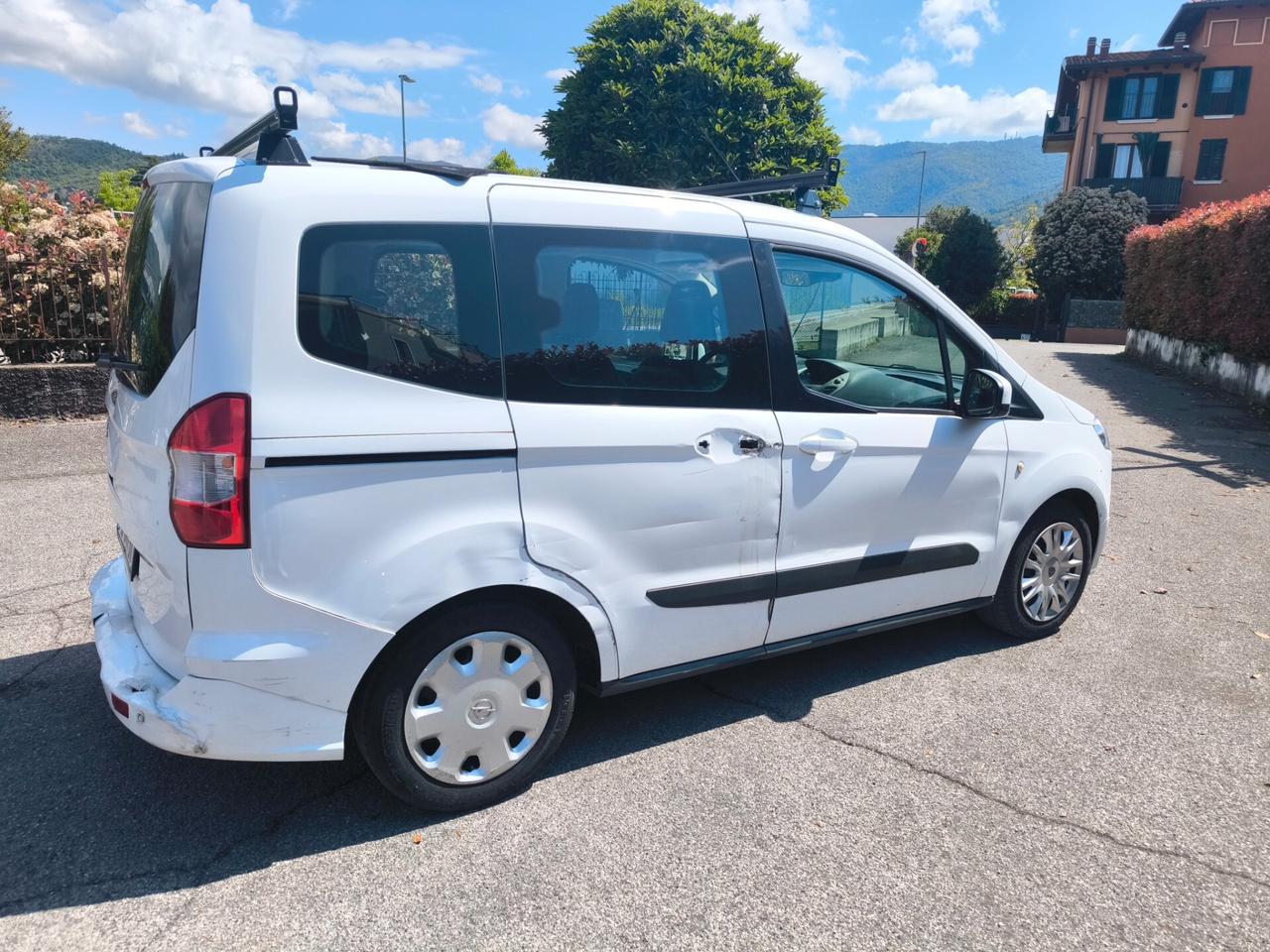 FORD TOURNEO COURIER 1,5 TDCI- EURO 6-OK NEOP.-AUTOCARRO 4 POSTI