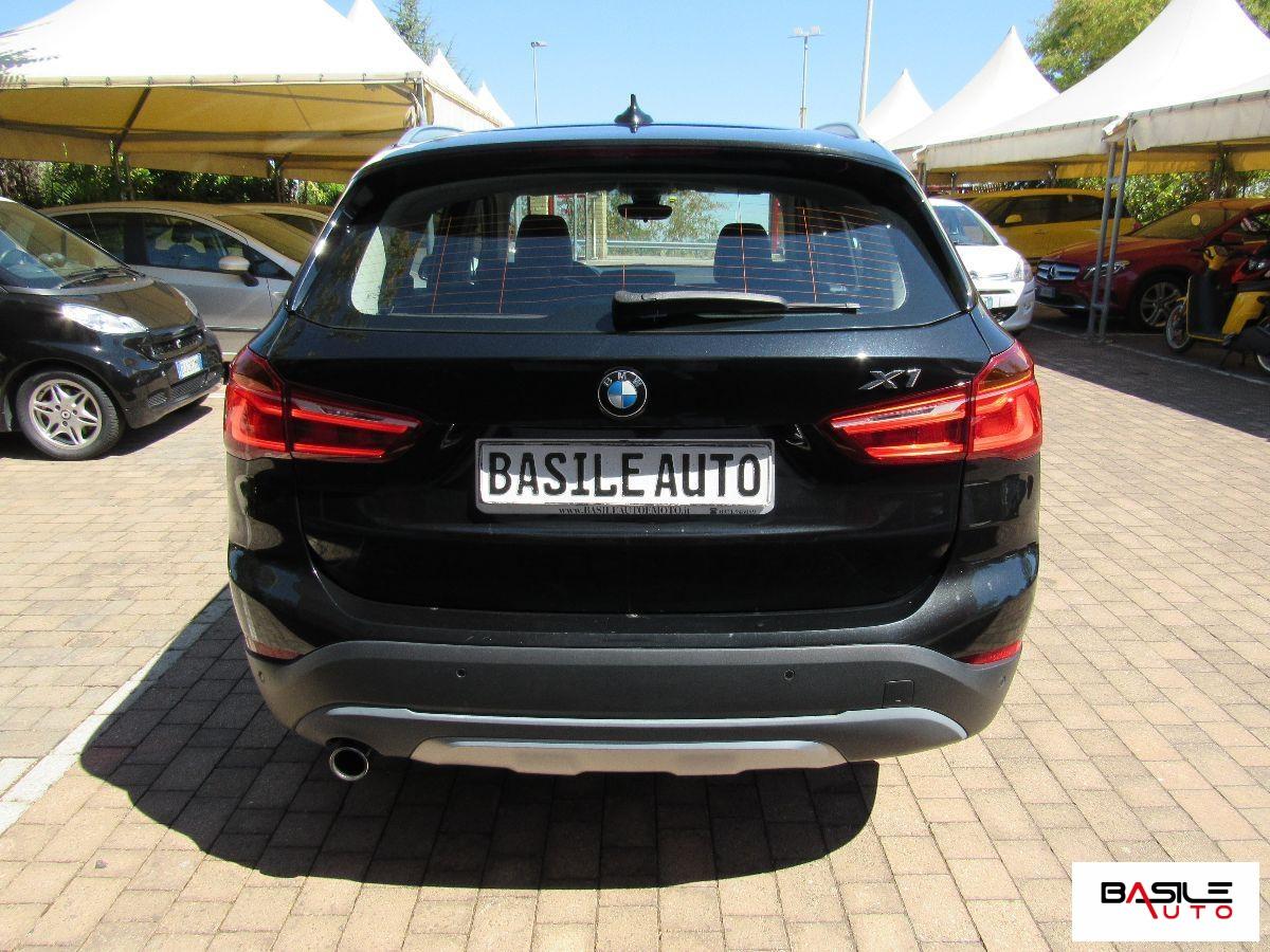 BMW - X1 - sDrive18d xLine