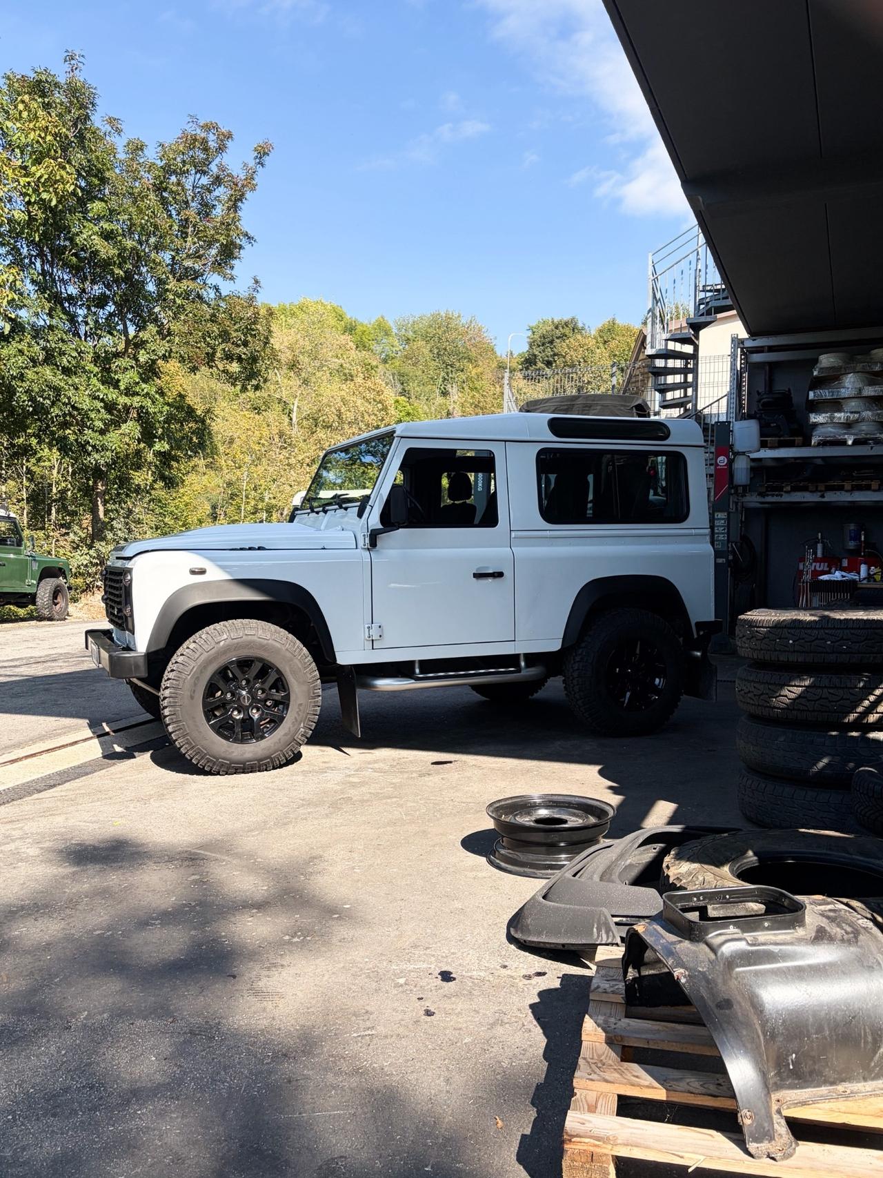 Land Rover Defender 90 2.2 TD4 Station Wagon SE N1