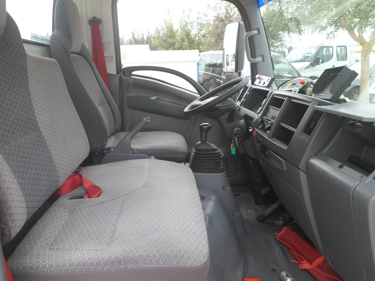 Isuzu M21 compattatore