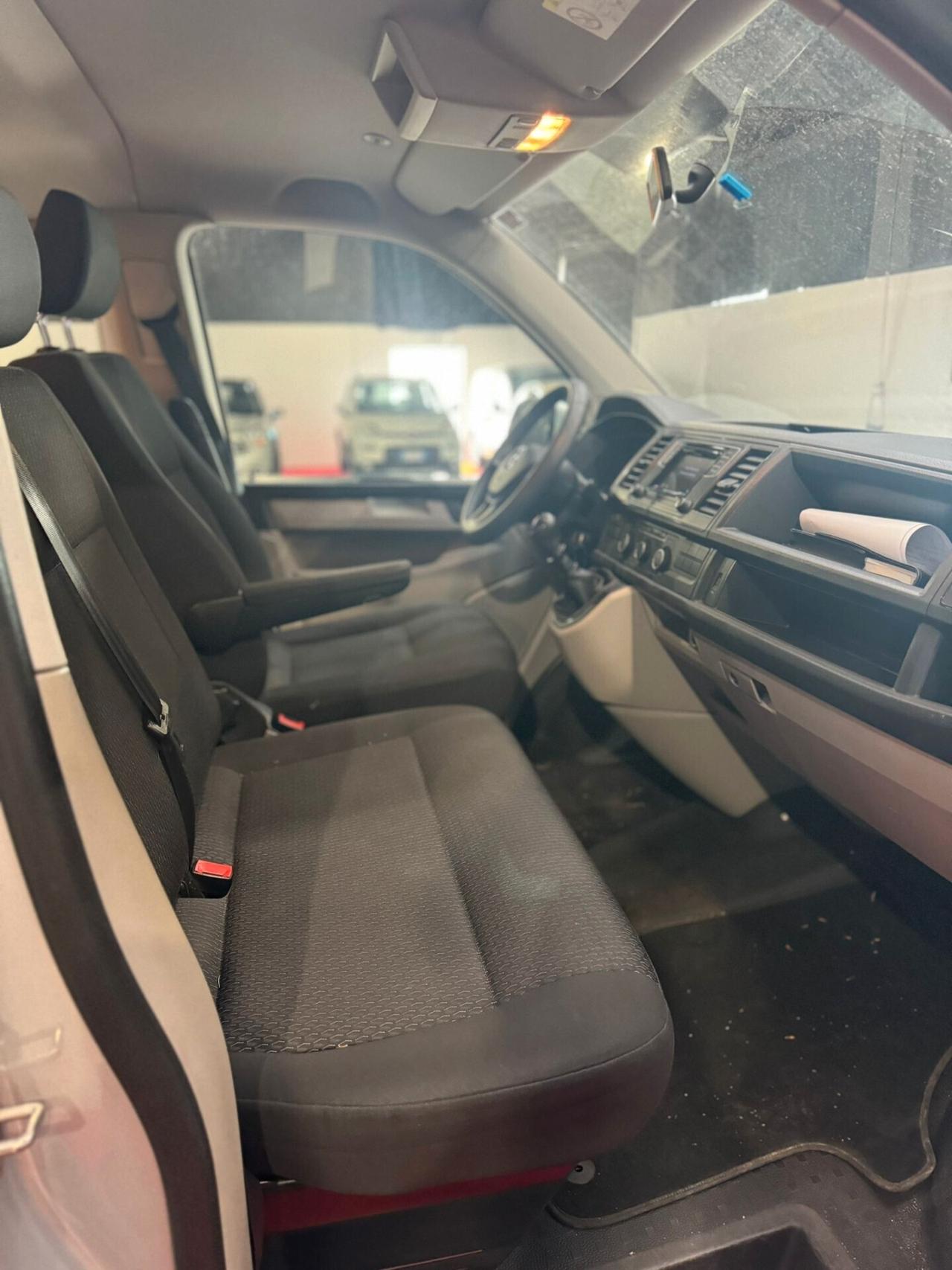 VOLKSWAGEN CARAVELLE KOMBI 9 POSTI