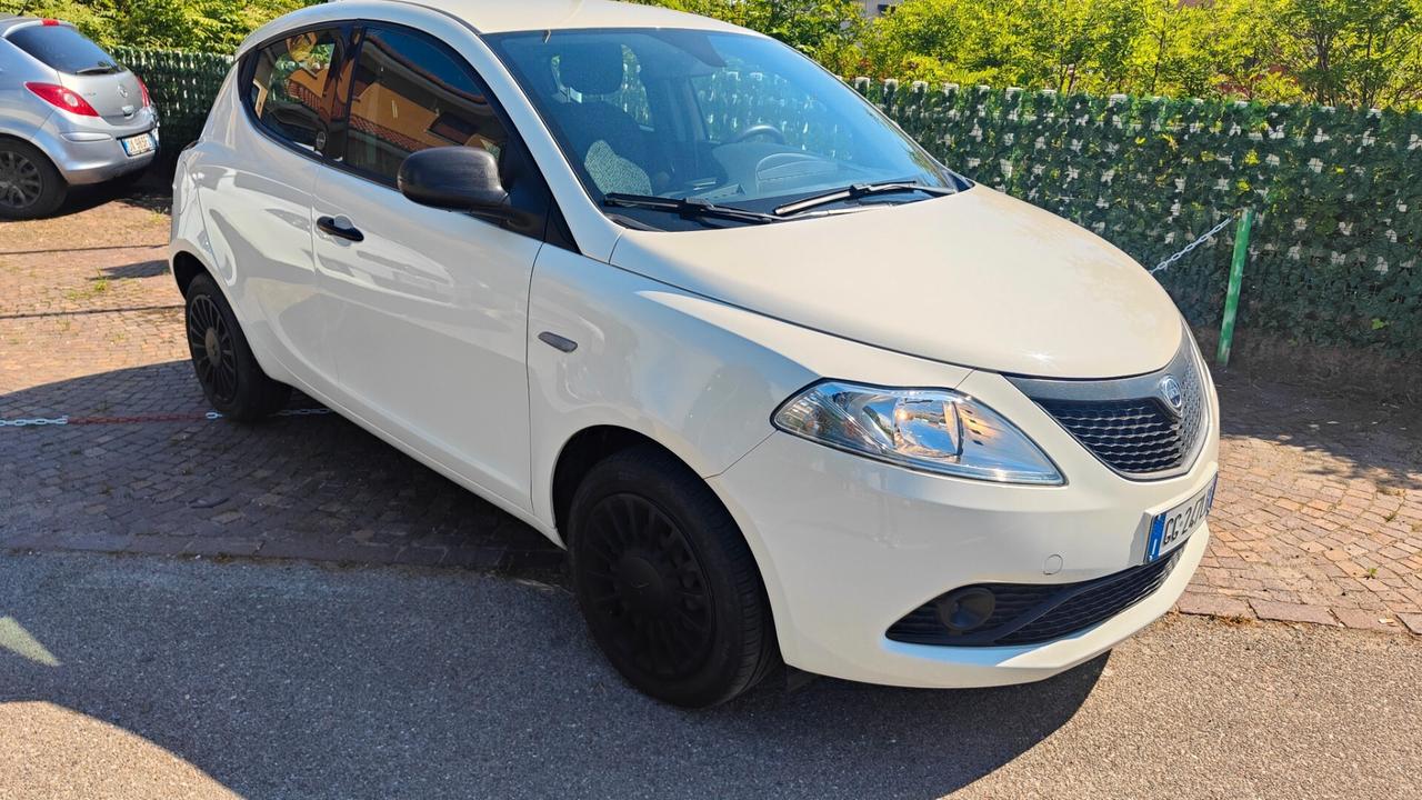 Lancia Ypsilon 1.0 FireFly 5 porte S&S Hybrid Ecochic Gold