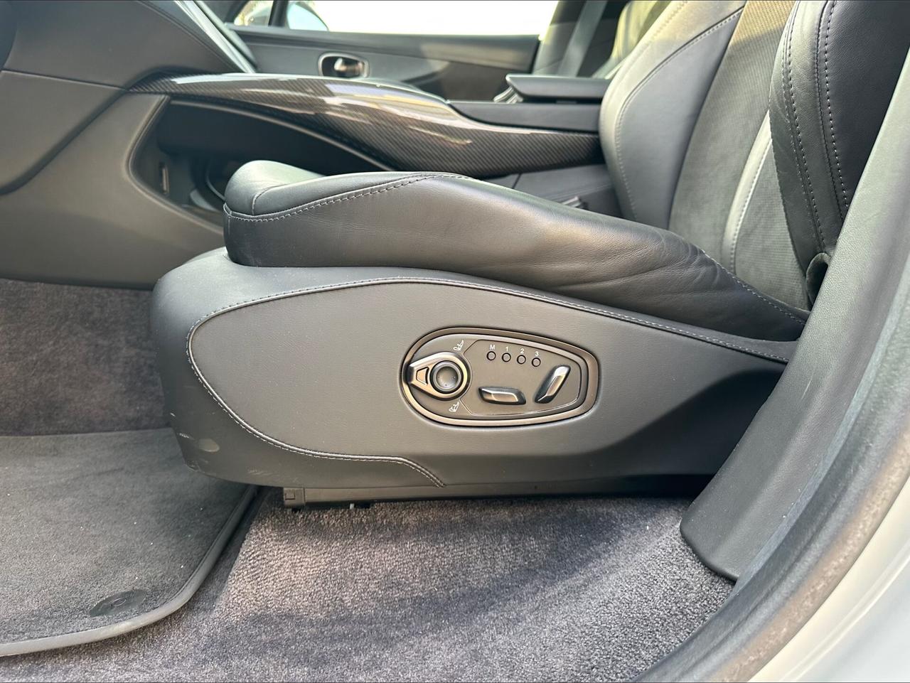 Aston Martin DBX DBX707