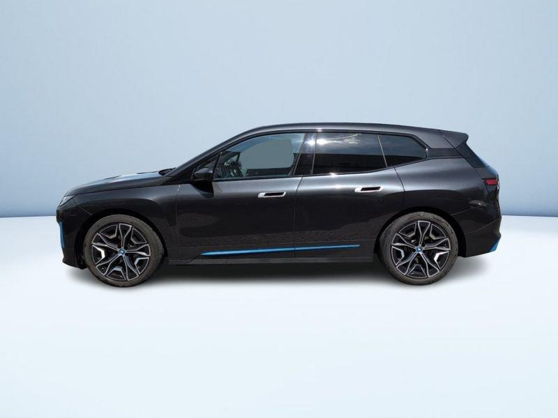 BMW iX XDRIVE40 PACCHETTO SPORTIVO