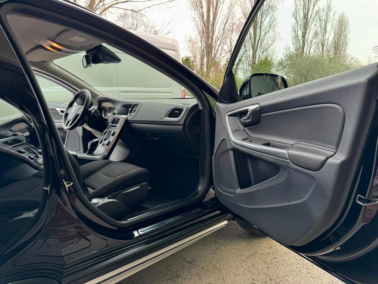 Volvo V60 CrossCountry D3 Business gear GARANZIA24