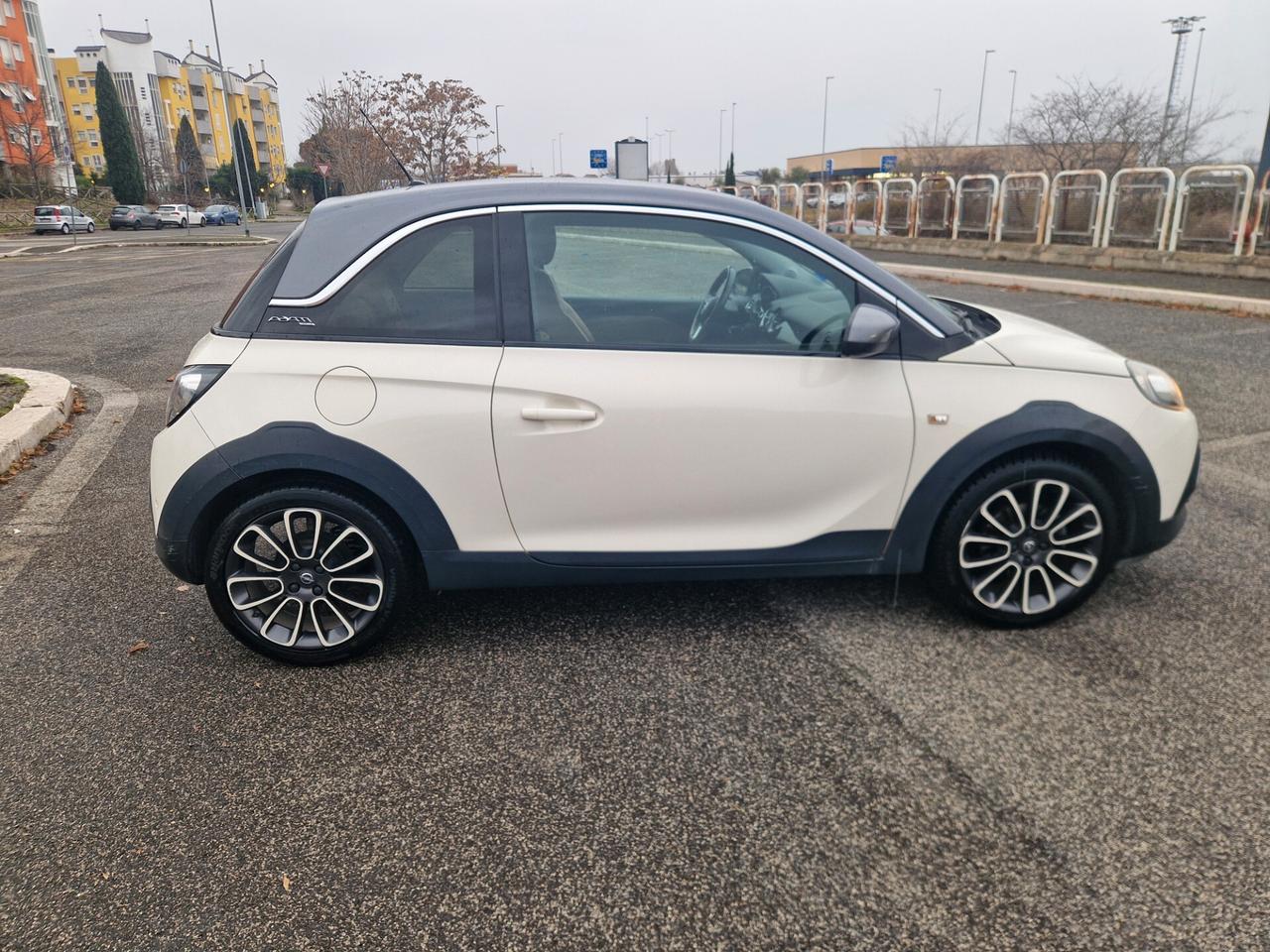 Opel Adam Rocks 1.2 70cv Allestimento particolare