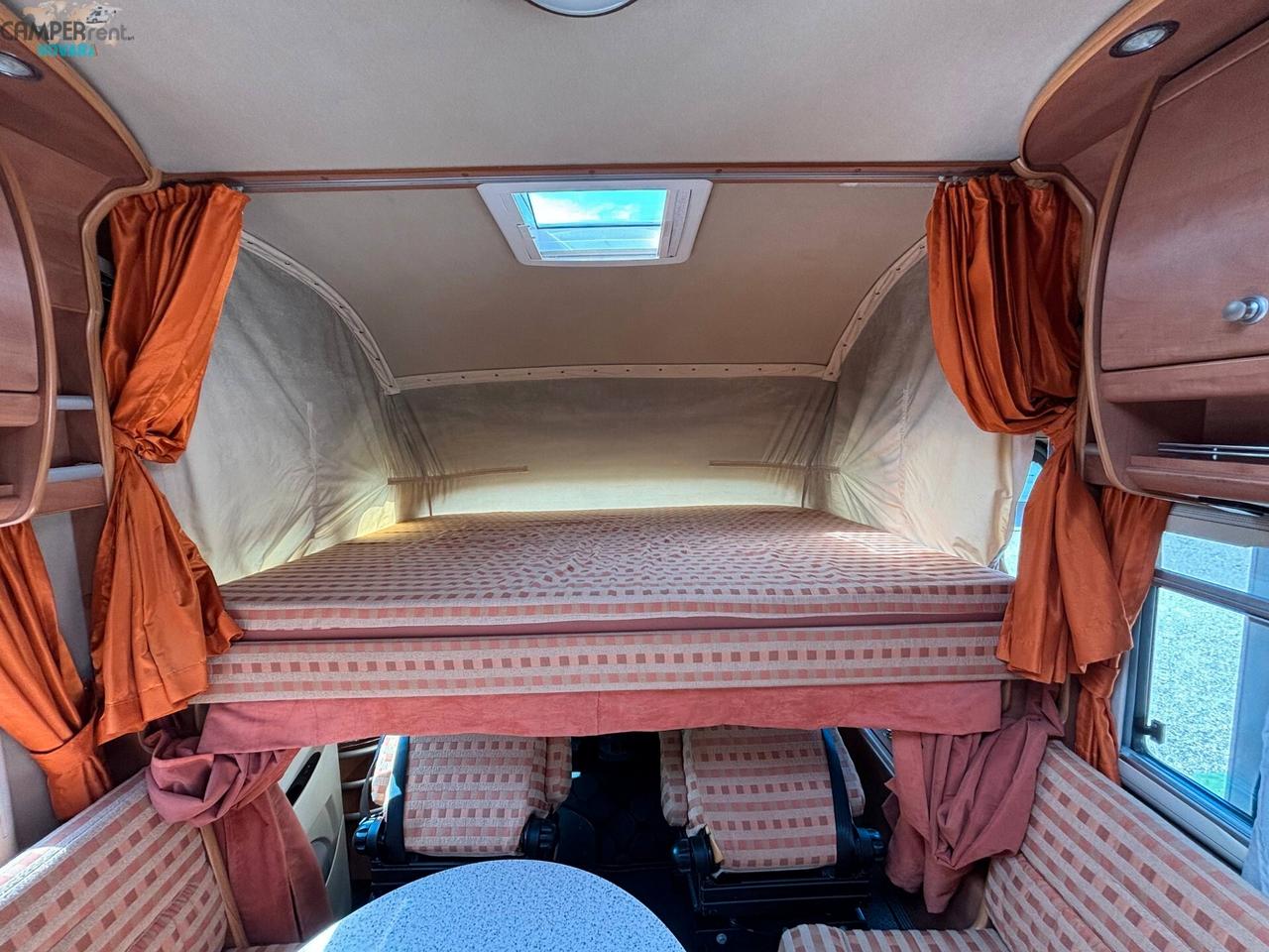 CARTHAGO CHIC I 47 - motorhome con letto matrimoniale in coda ed ampio garage