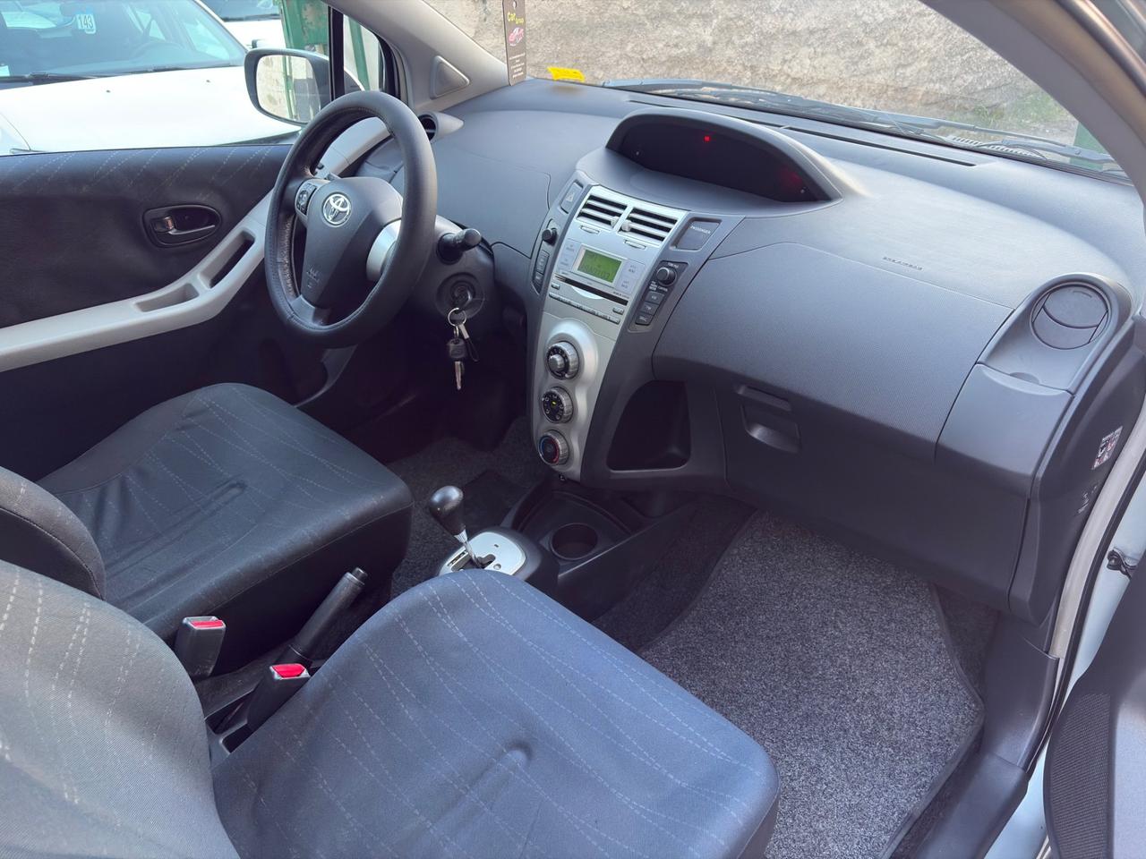 Toyota Yaris 1.3 benz. automatica 138000km