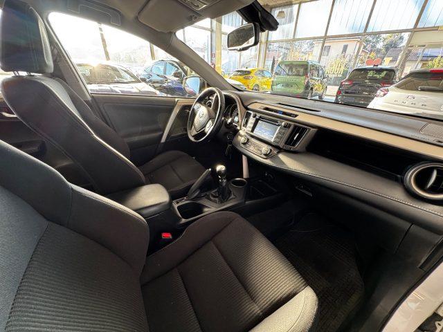 TOYOTA RAV 4 TD 2WD Style White Ed.