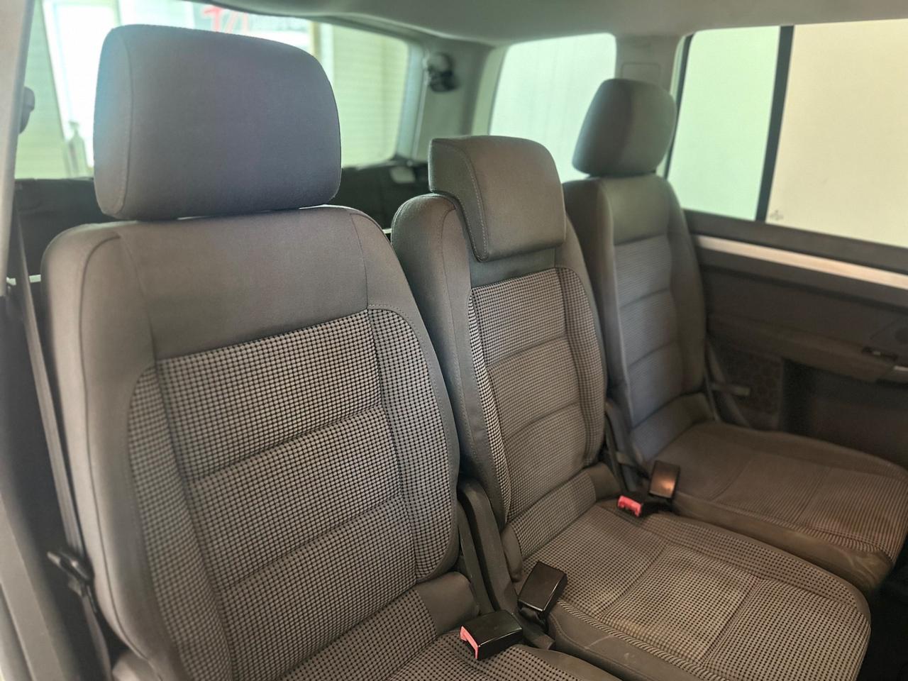 Volkswagen Touran 2.0 16V TDI DSG Highline 7 POSTI