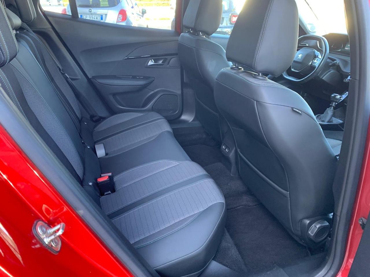 Peugeot 2008 BlueHDi 100 S&S Allure Navi Pack