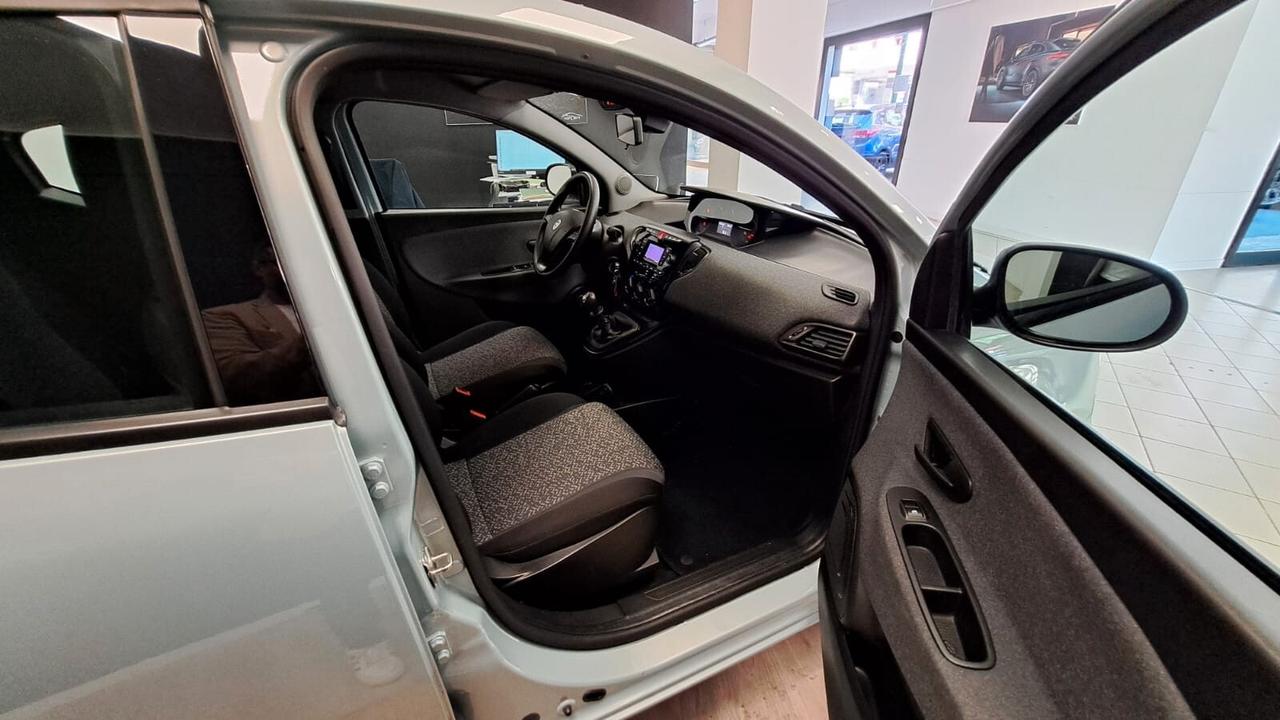 Lancia Ypsilon 1.0 FireFly 5 porte S&S Hybrid Platino