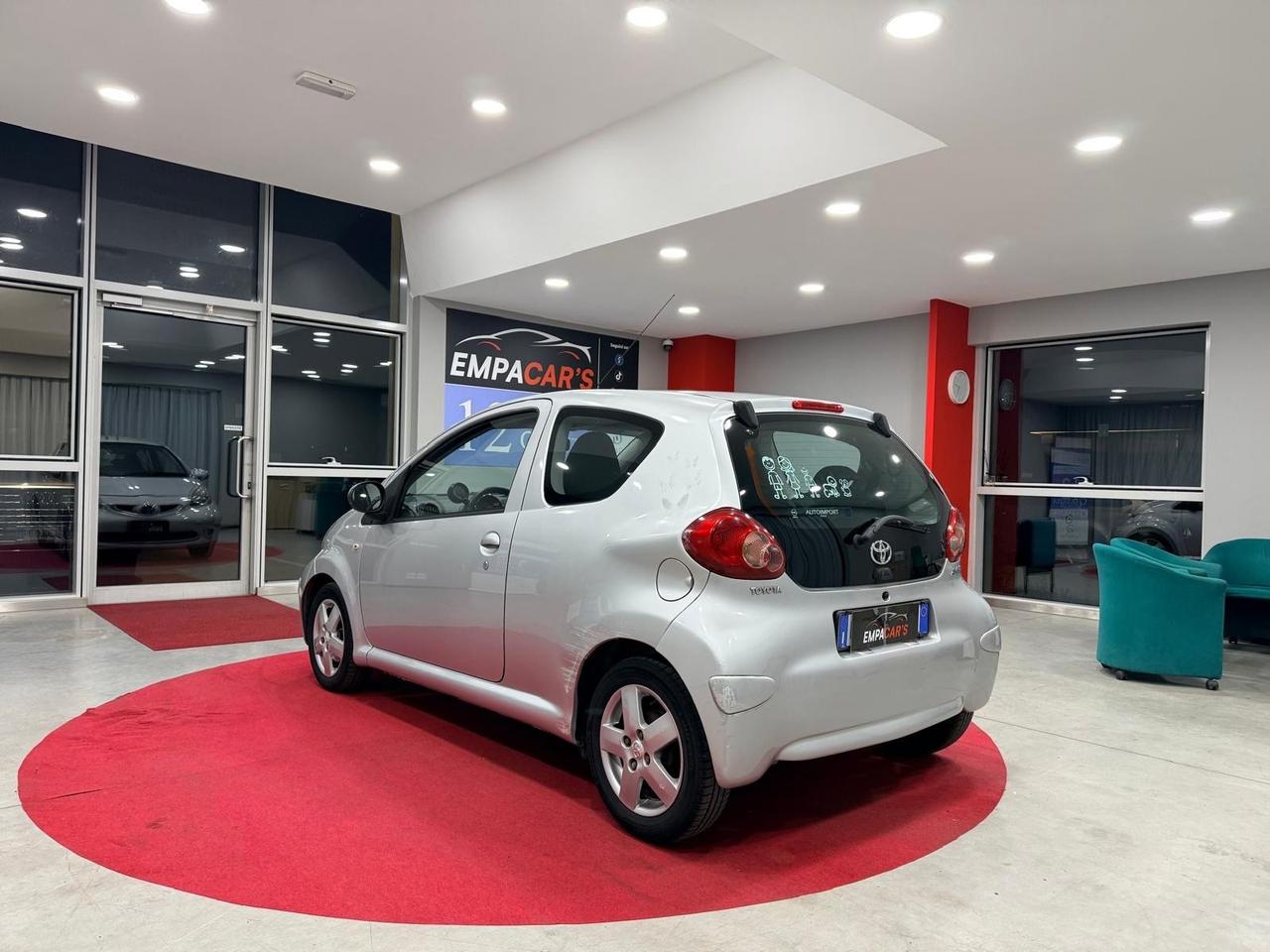 Toyota Aygo 1.0 12V VVT-i 3 porte AUTOMATICA OK NEOPATENTATI