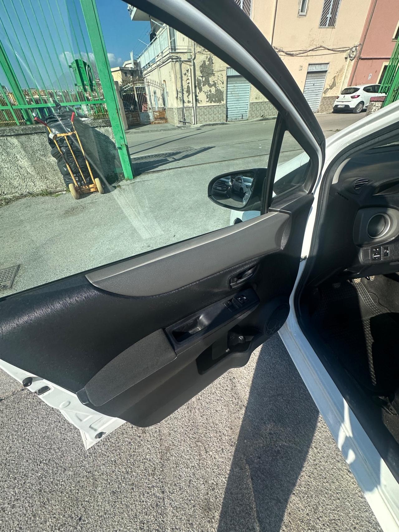 Toyota Yaris 1.0 5 porte Lounge