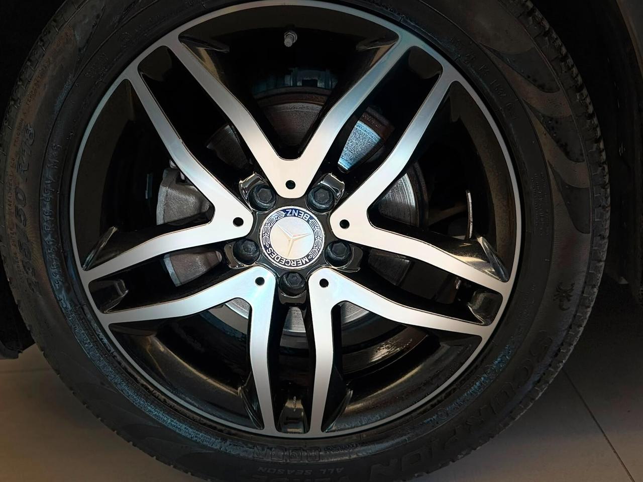 MERCEDES GLA 200 D PREMIUM FULL OPTIONAL RESTYLING