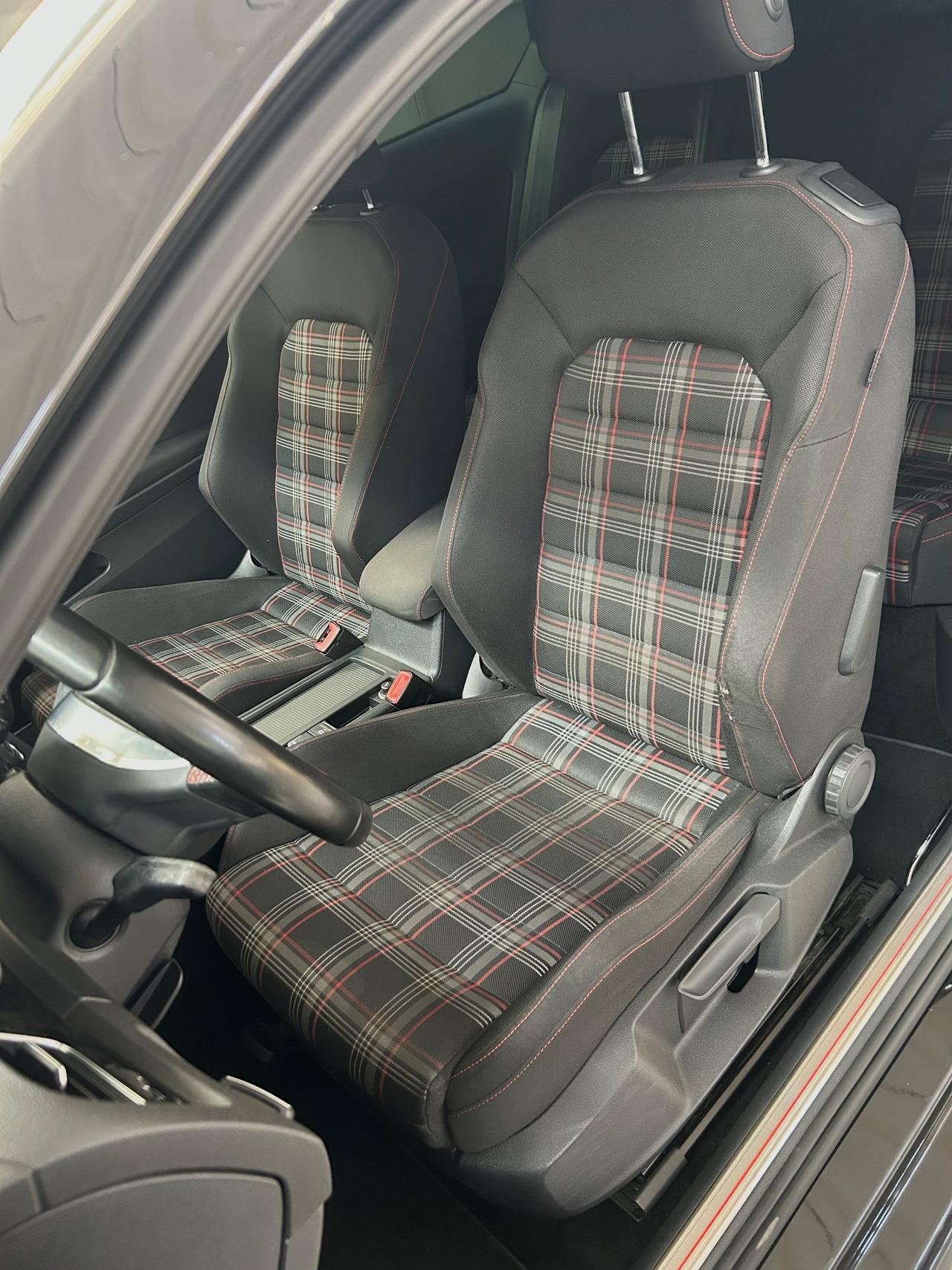 Volkswagen Golf GTI 2.0 TSI 3p.