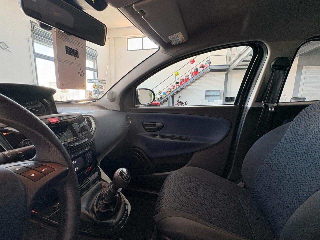 Lancia Ypsilon 1.0 FireFly 5 porte S&S Hybrid Oro