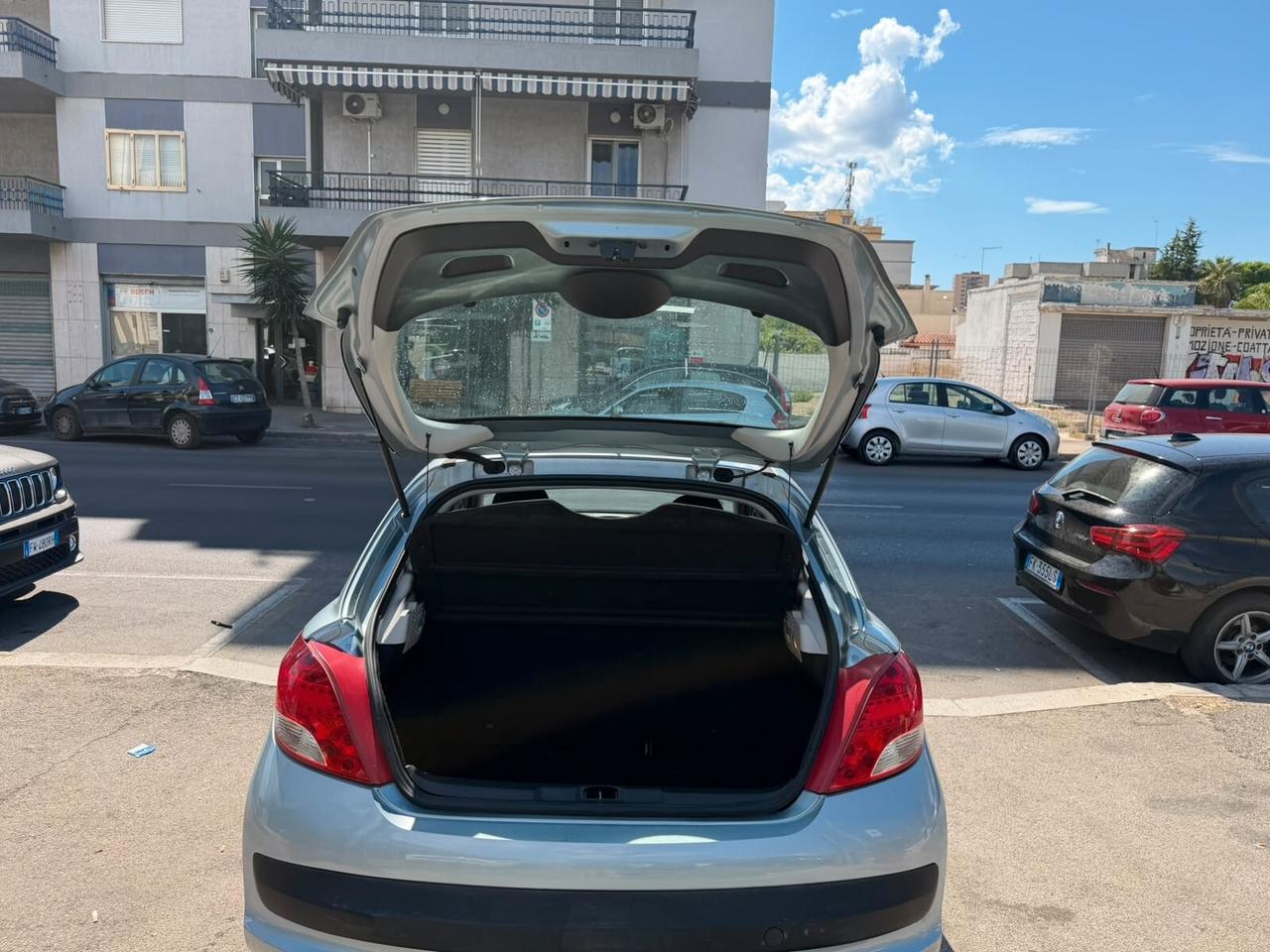 Peugeot 207 1.4 HDi 70CV 5p. Active