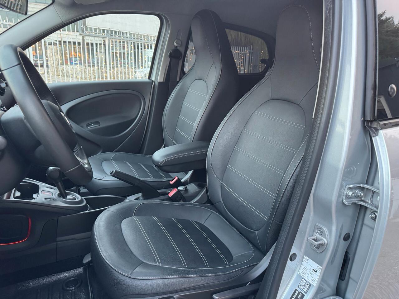 Smart ForFour 70 1.0 twinamic Prime LED PELLE