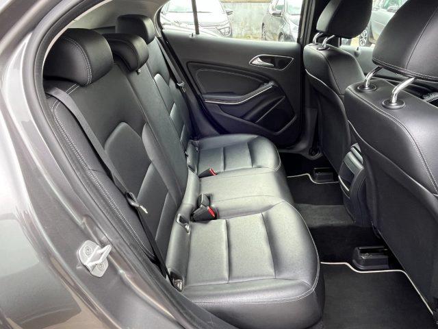 MERCEDES-BENZ GLA 180 d Sport