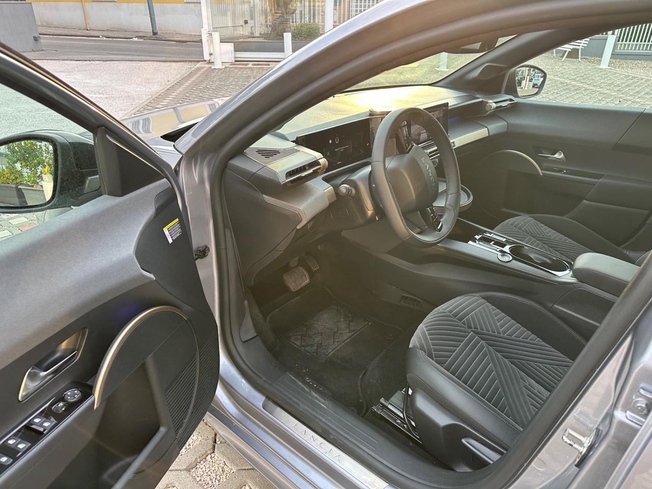 Lancia Ypsilon Hybrid e-DCT LX