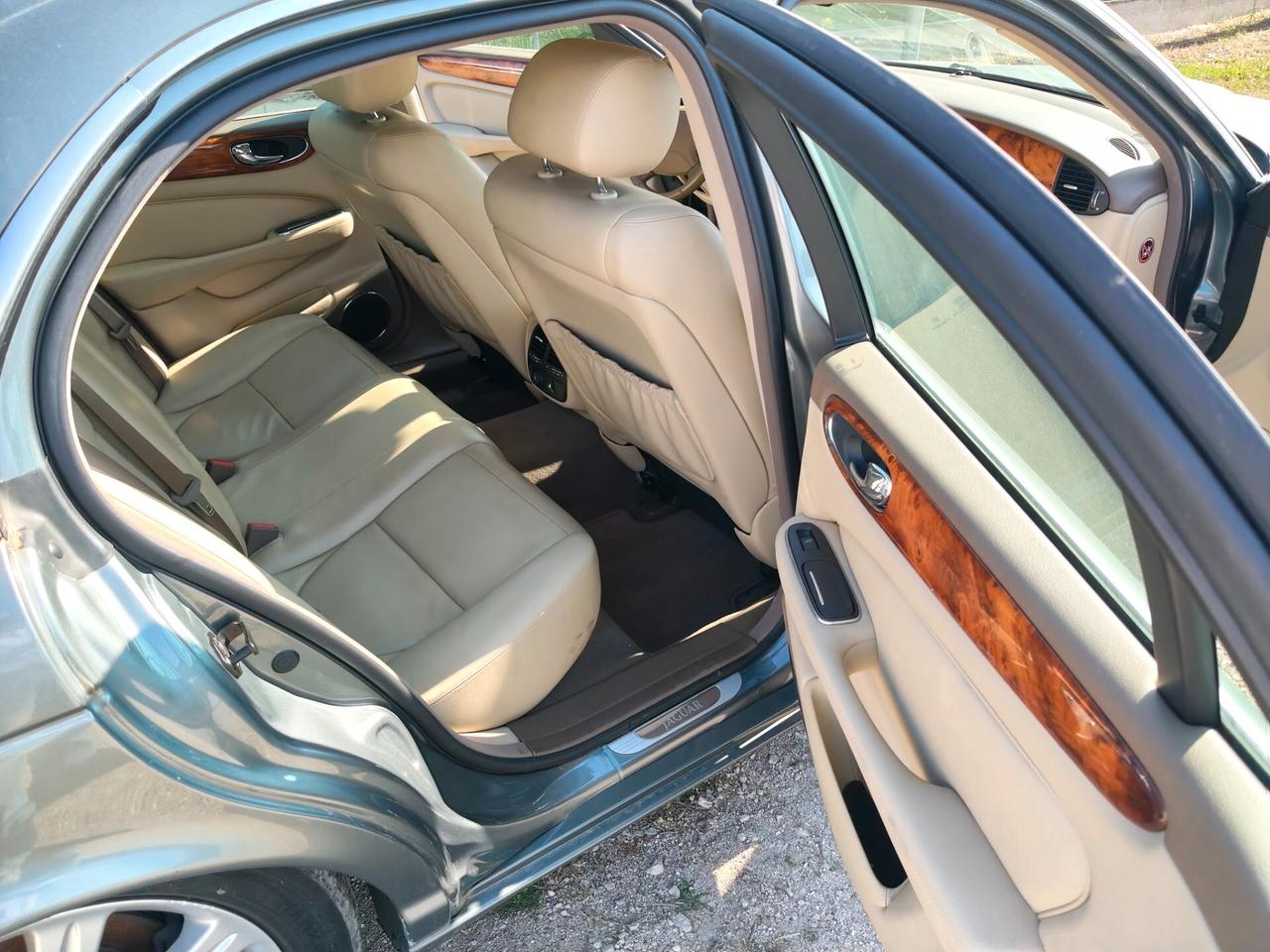 Jaguar XJ 2.7 D V6 cat Executive