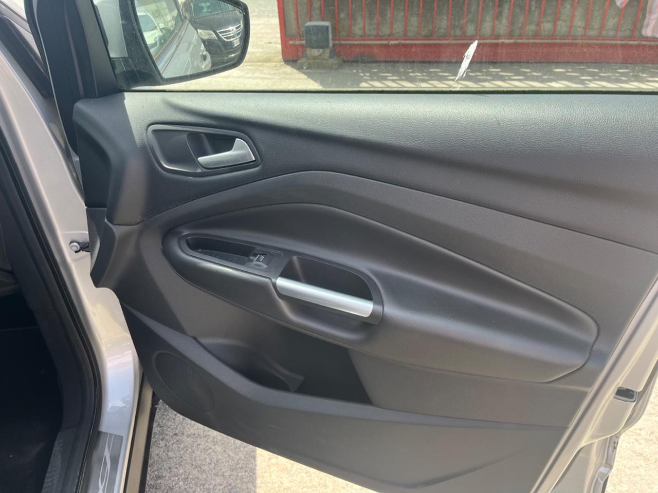 Ford Kuga 1.5 TDCI 120 CV S&S 2WD Titanium