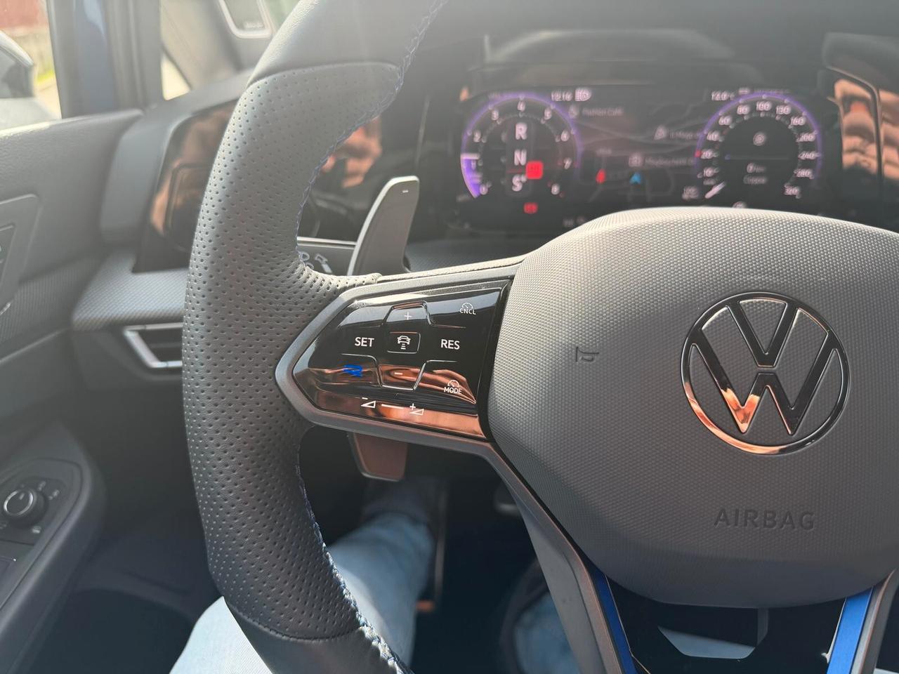 Volkswagen Golf R/2.0/DSG/4MOTION/BLACK EDITION/HEAD UP/NAVI/TELPDC/F1/CERCHI 19/SED.SPORT/PRONTA CONSEGNA!!