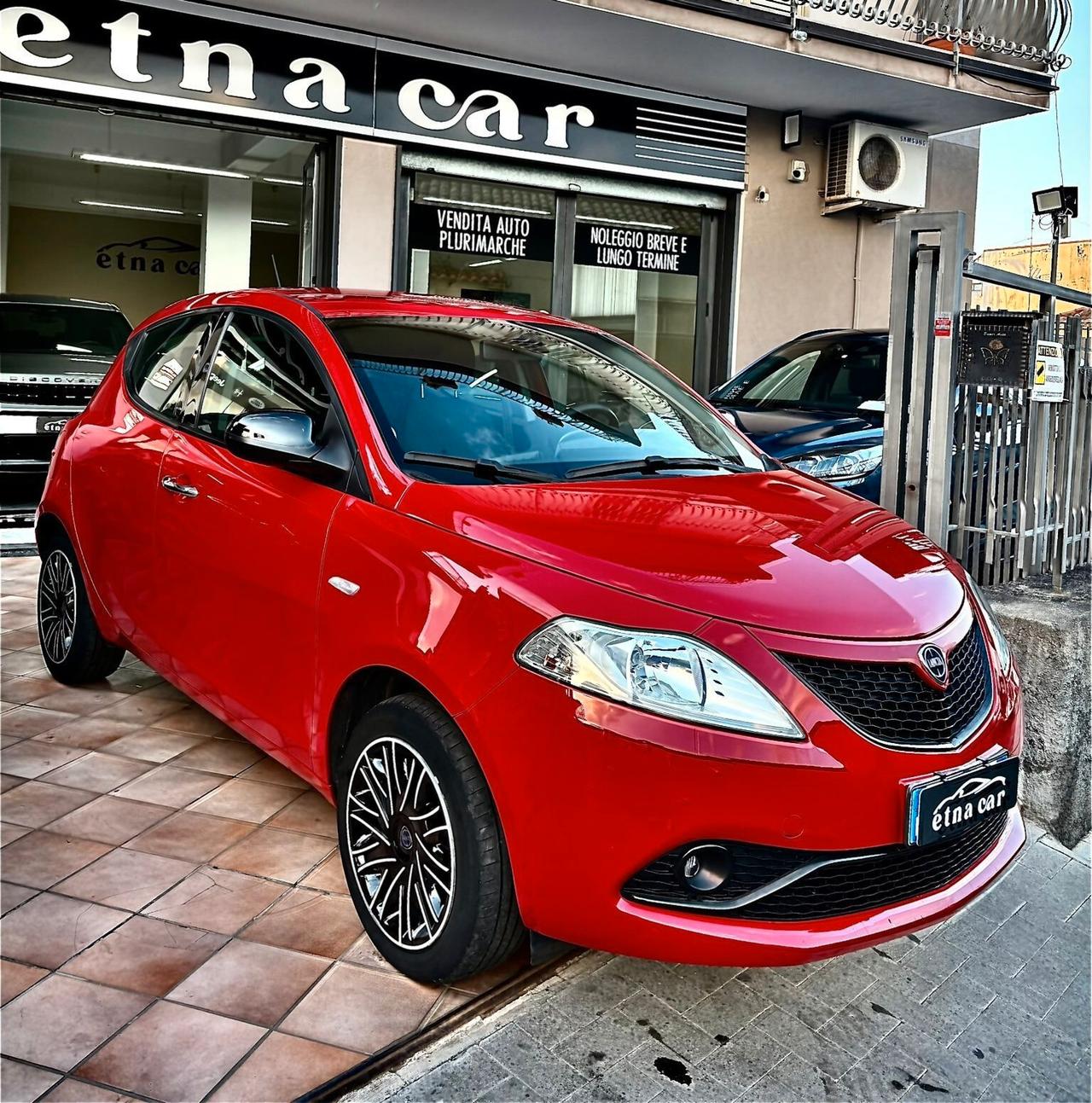 Lancia Ypsilon 1.0 FireFly 5 porte S&S Hybrid Ecochic Silver