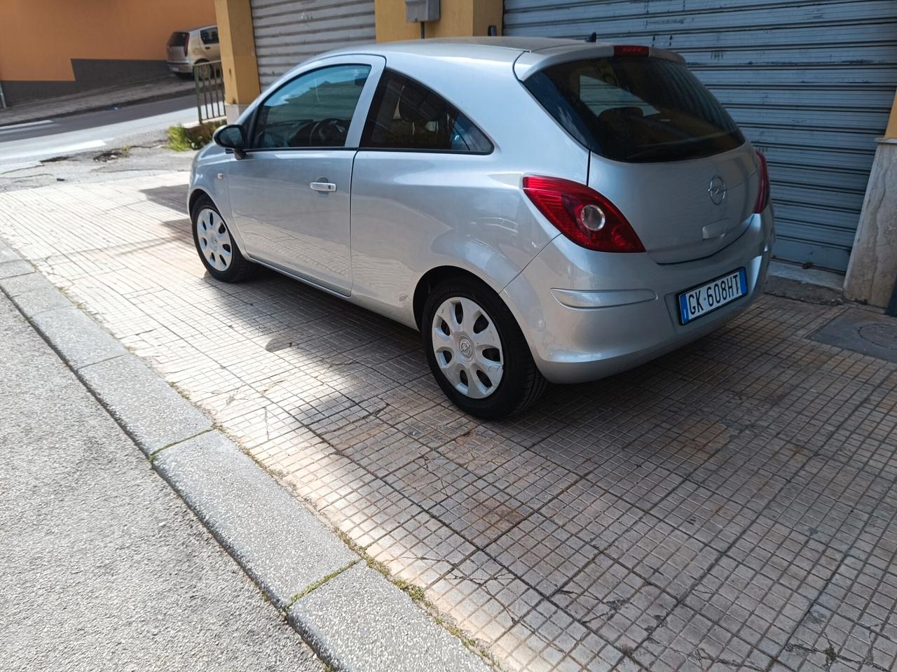Opel Corsa 1.2 3 porte Enjoy